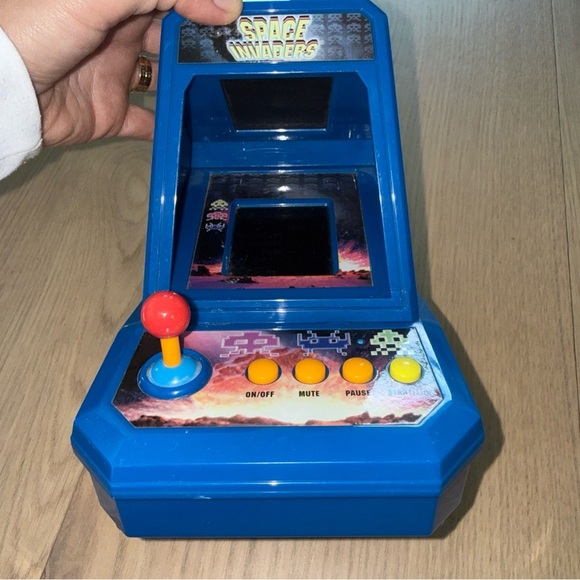 Space Invaders Retro Blue Arcade Game - Picture 2 of 8